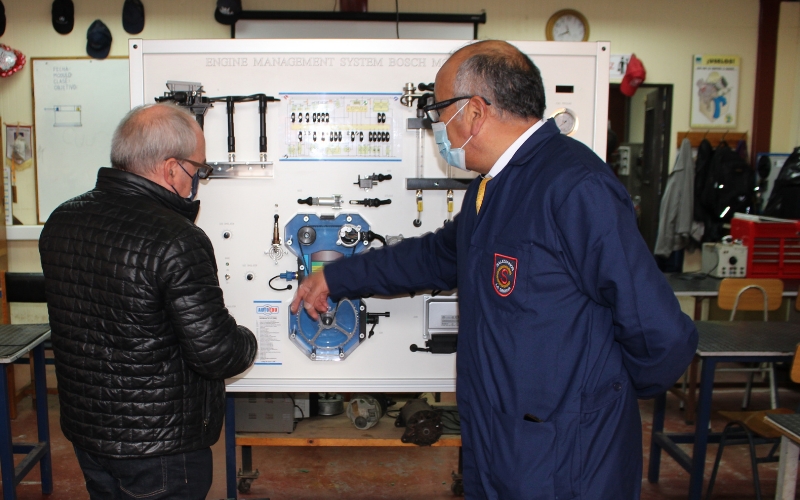 Nuevo panel de entrenamiento Motronic para la especialidad de Mecánica Automotriz