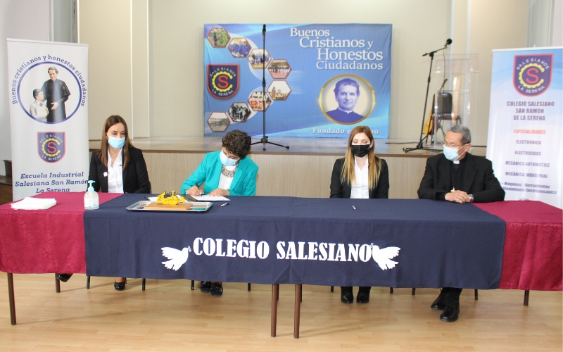 Salesianos La Serena y Komatsu Chile firman convenio que fortalecerá la formación técnico profesional