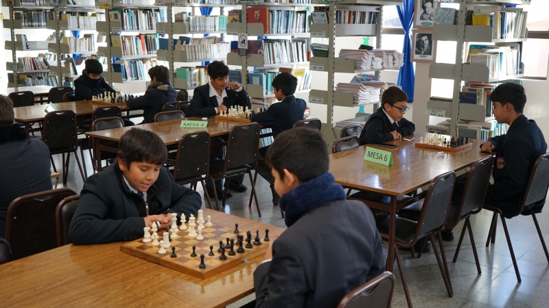Estudiantes de 7°s o 8°s básicos participan en Torneo de Ajedrez