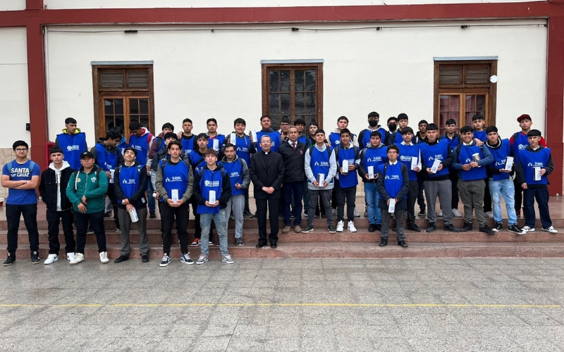 Voluntariado de estudiantes salesianos colaboran en las calles con la Fundación Don Bosco