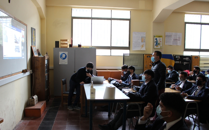 Estudiantes participaron en webinar de la empresa Komatsu Cummins