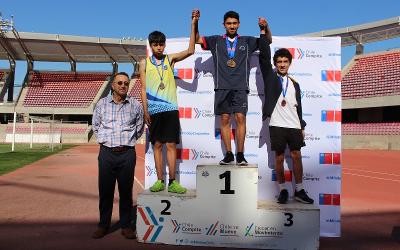 Guillermo Tapia obtiene triple podio en campeonato regional de atletismo