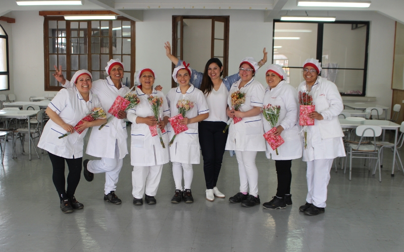 Reconocimiento al trabajo de las manipuladoras de alimentos