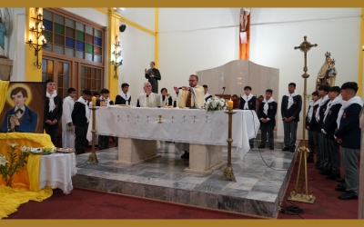 16 estudiantes salesianos recibieron el sacramento de la Primera Comunión
