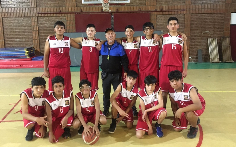 Academia Deportiva de Baloncesto tuvo alegre debut en el campeonato comunal escolar