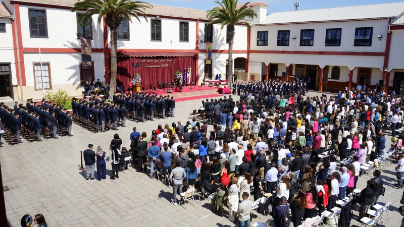 172 estudiantes reciben su licencia de 4° medio